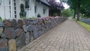 Gartenbau-Natursteinmauer4.jpeg